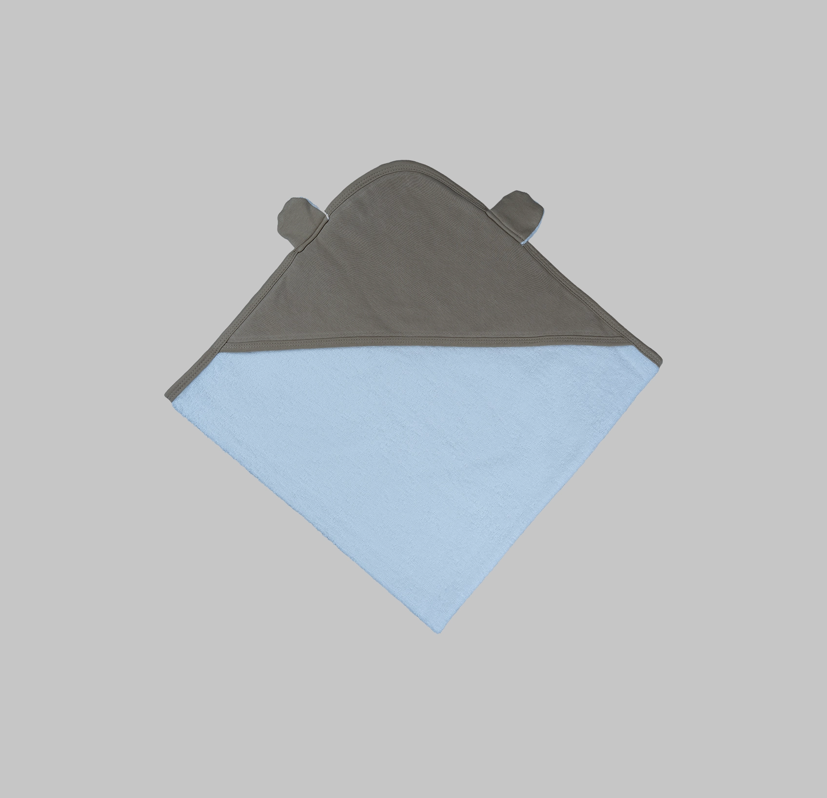 Kapuzenhandtuch aus Bio-Baumwolle in der Farbe Haselnuss