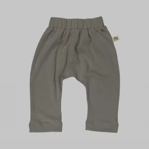 Schlupfhose in der Farbe Haselnuss für Neugeborene aus Bio-Baumwolle